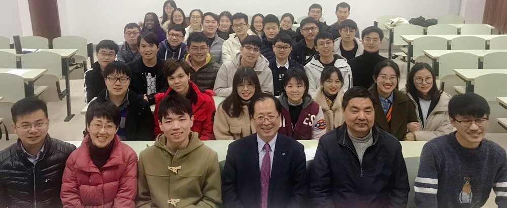 曲景平校长给17级学生开班会